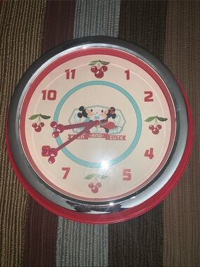 Disneys Mickey/Minnie Mouse Wall Clock

“Keen and Cute”